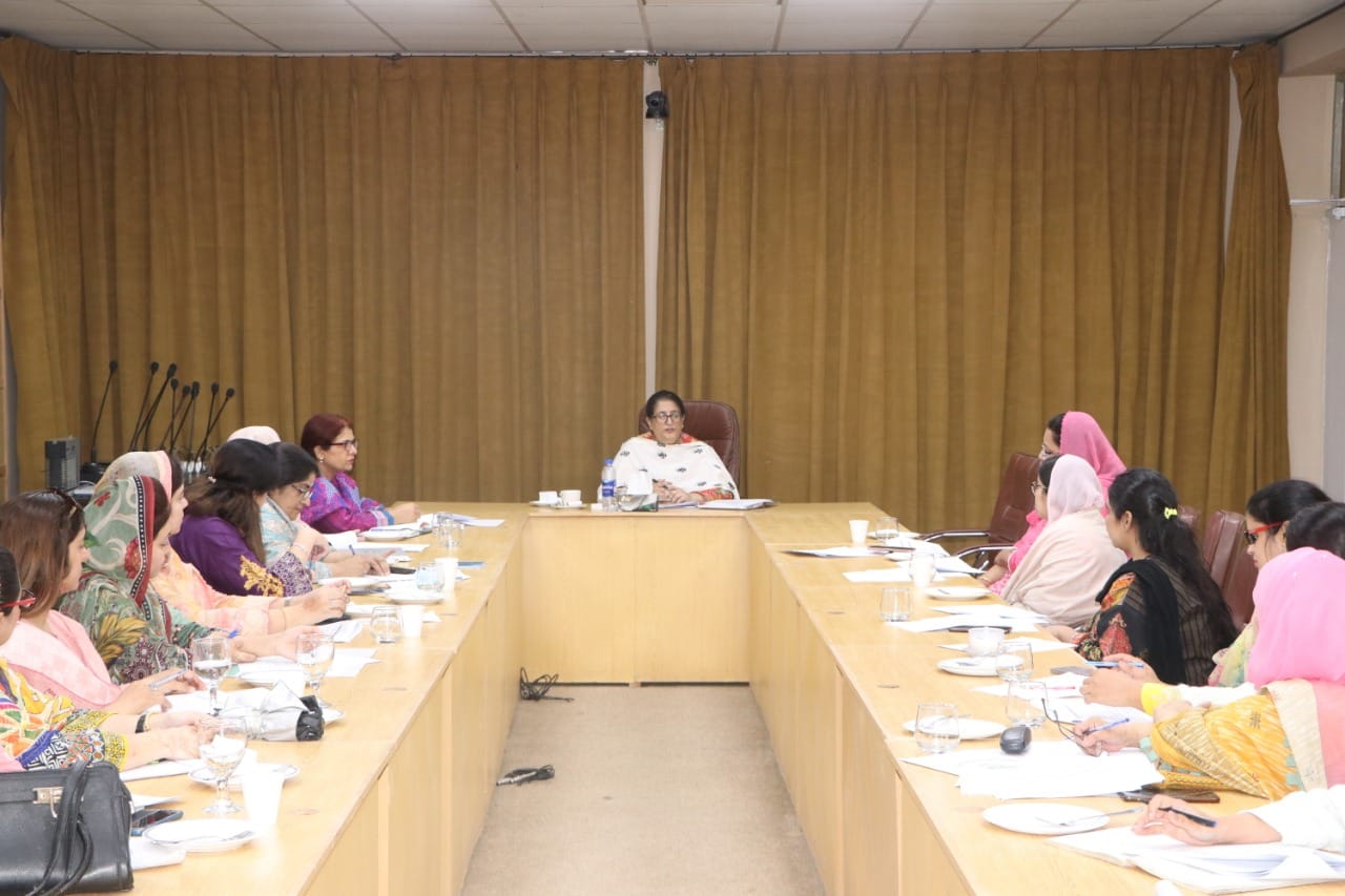 Vice Chancellor Prof. Dr. Uzma Quraishi chaired the meeting of teaching heads of all departments